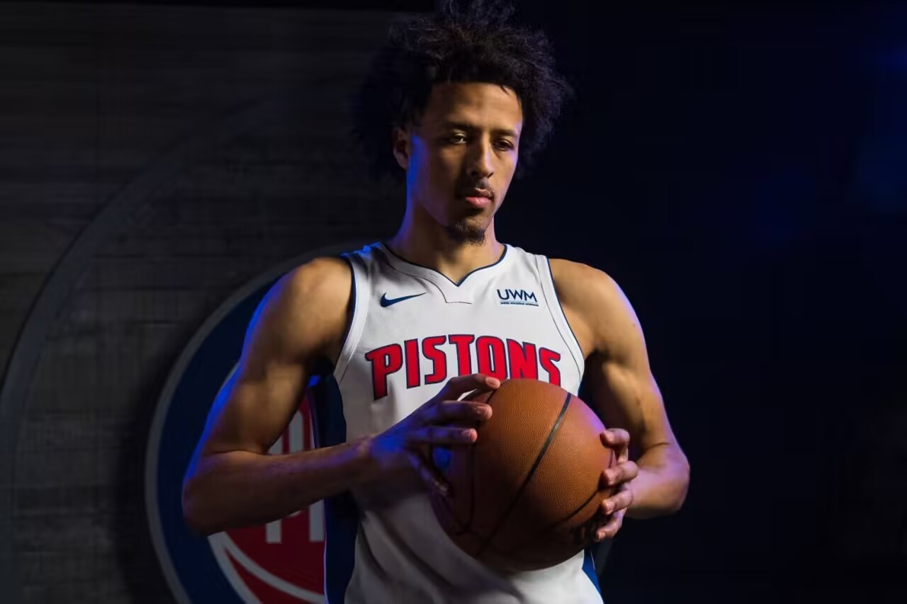 鹤立鸡群!康宁汉姆半场14中8怒砍26分6篮板6助攻