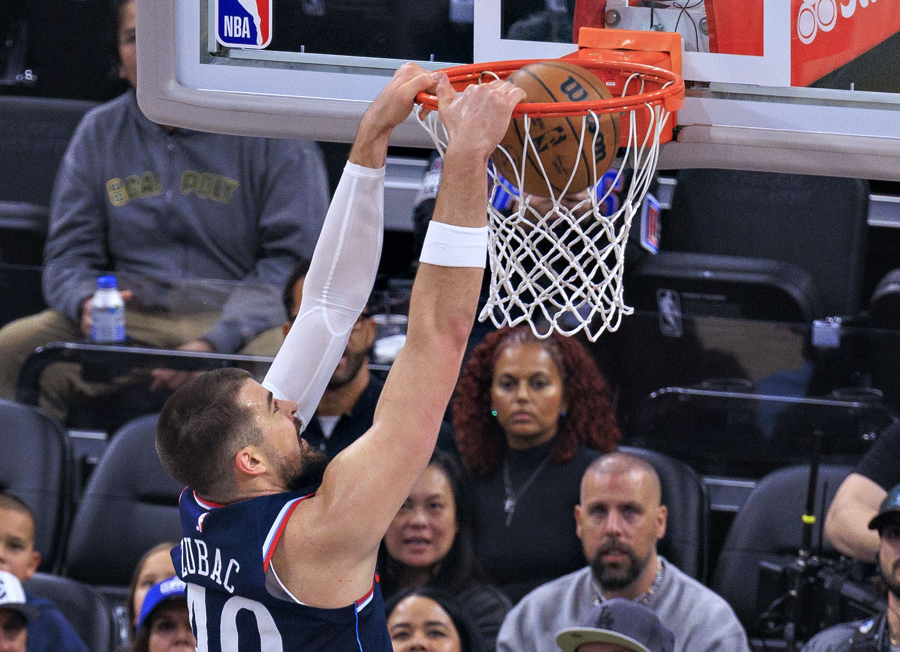 Kaiyun中国官网-快船此前拒绝绿军对祖巴茨报价:安芬尼·西蒙斯+1首轮+1互换